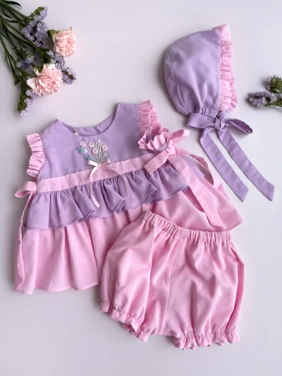 Conjunto para bebé niña en algodón rosa y malva con capota y bordado floral