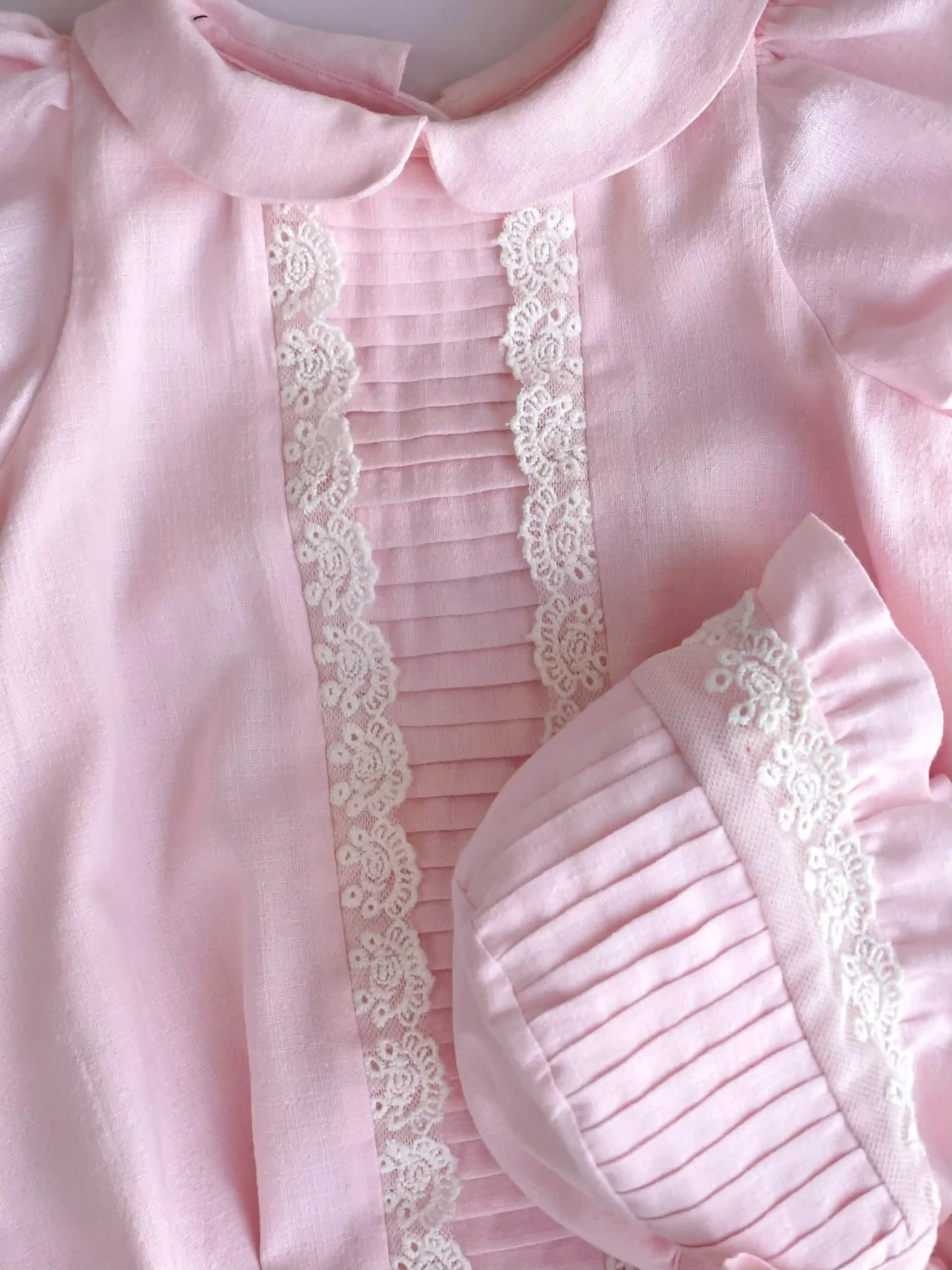 Ranita rosa en algodón con encaje y capota para bebé niña - Imagen 8