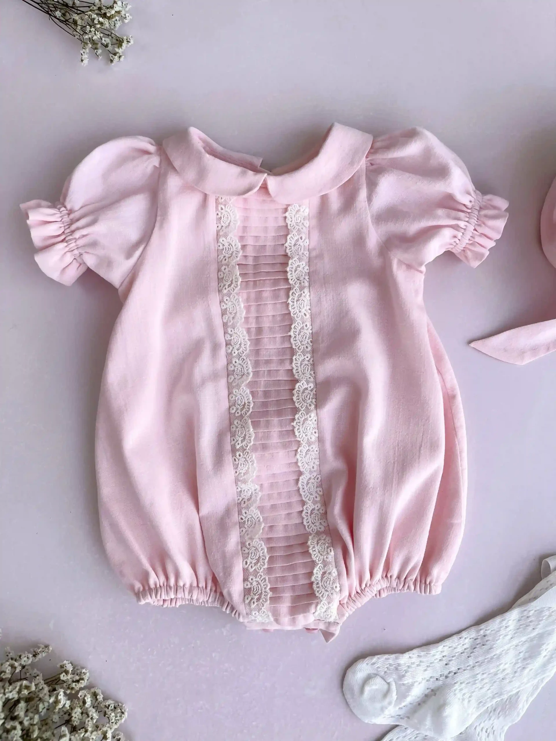 Ranita rosa en algodón con encaje y capota para bebé niña - Imagen 7