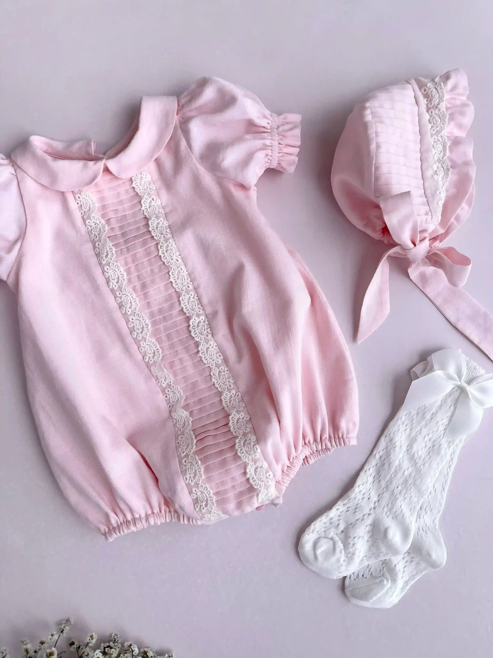 Ranita rosa en algodón con encaje y capota para bebé niña - Imagen 2