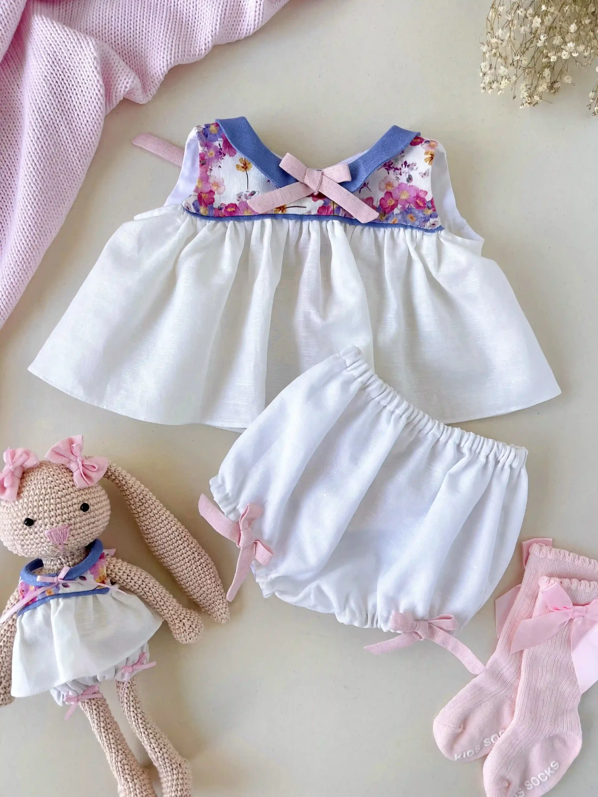 Conjunto en lino blanco perla para bebé niña - Imagen 5