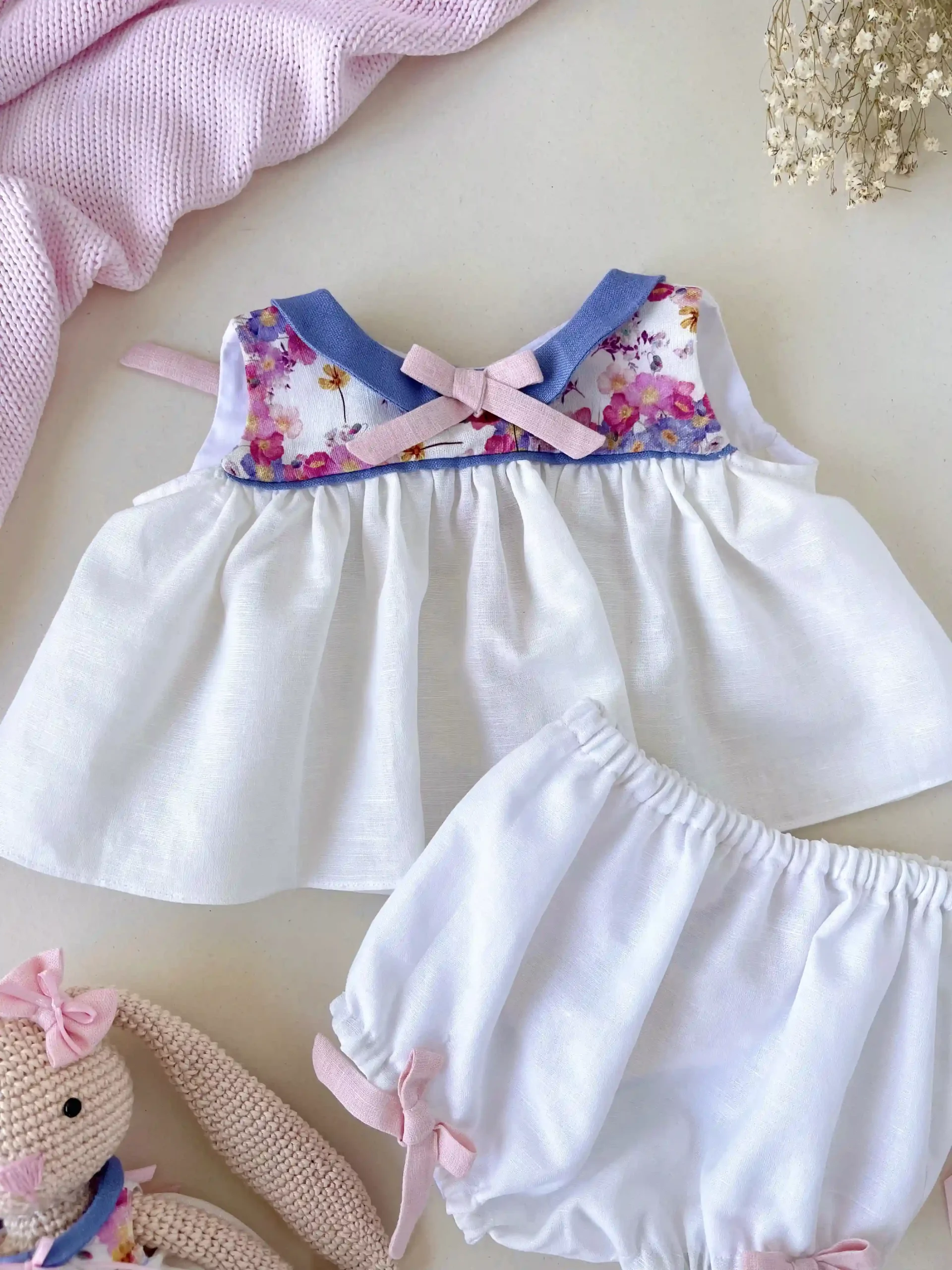 Conjunto en lino blanco perla para bebé niña - Imagen 6