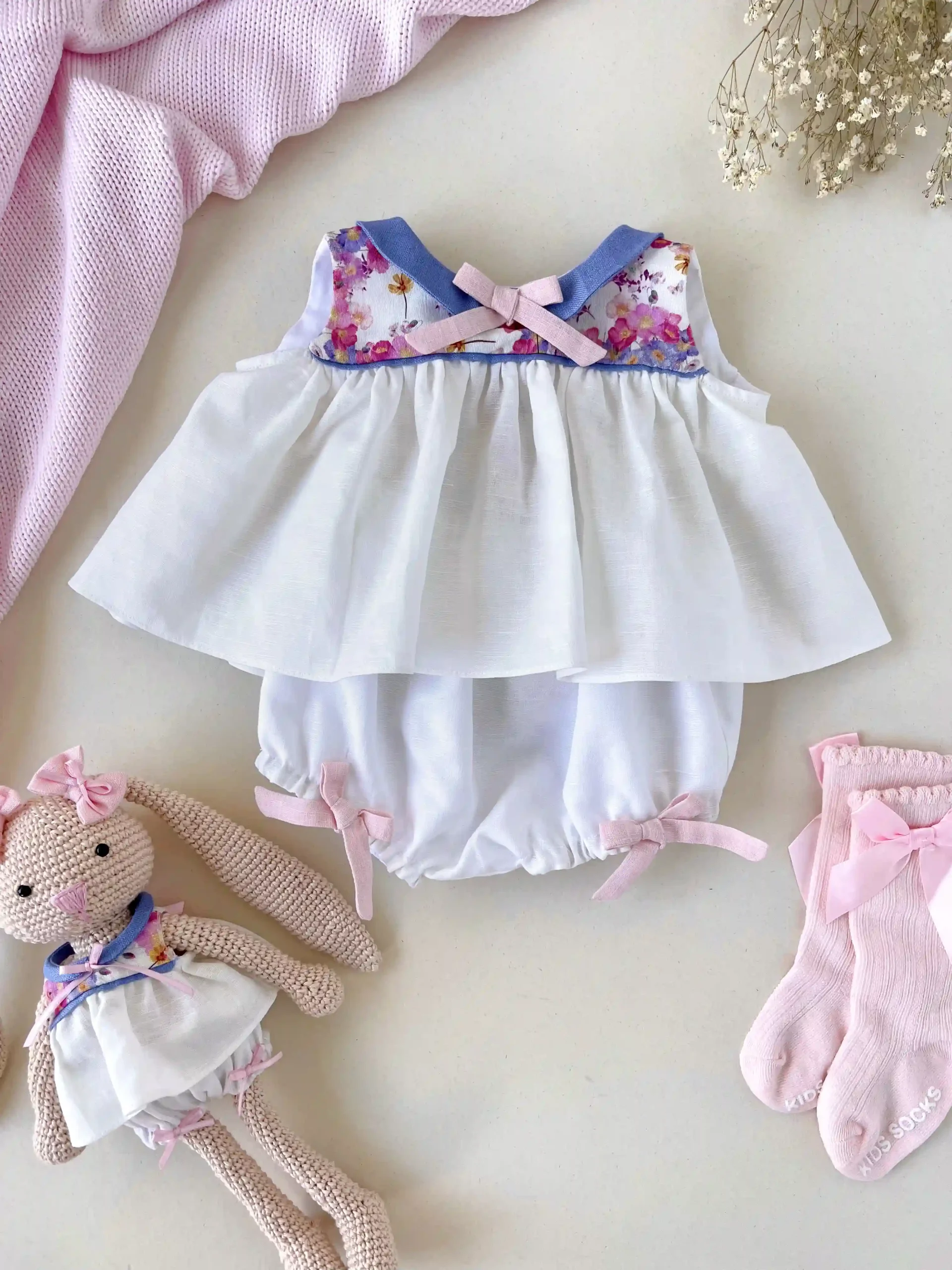 Conjunto en lino blanco perla para bebé niña - Imagen 7