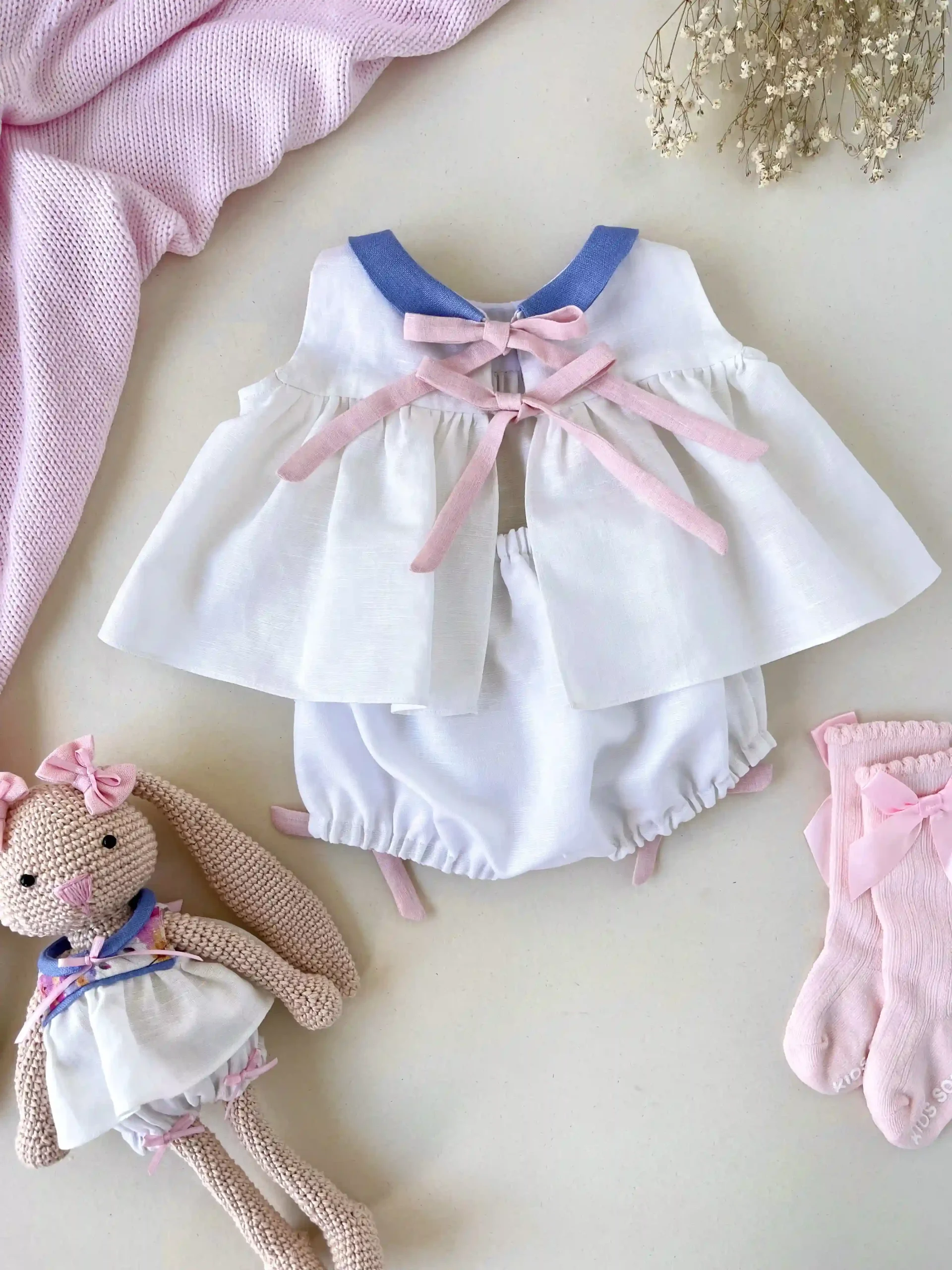 Conjunto en lino blanco perla para bebé niña - Imagen 8